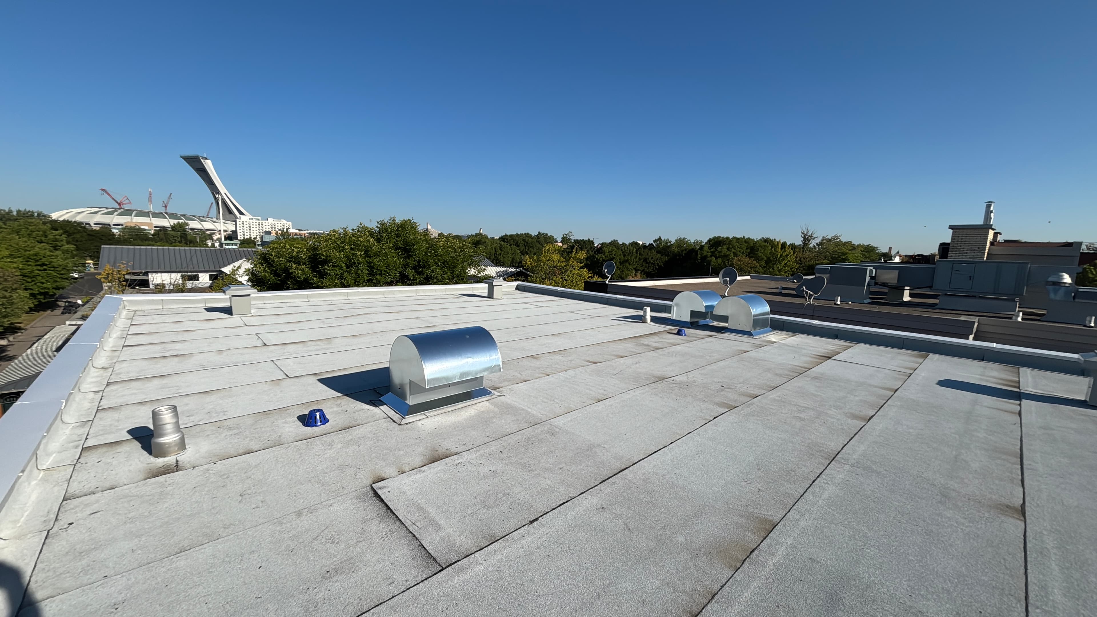 Toit plat commercial - Rue Ontario, Montréal